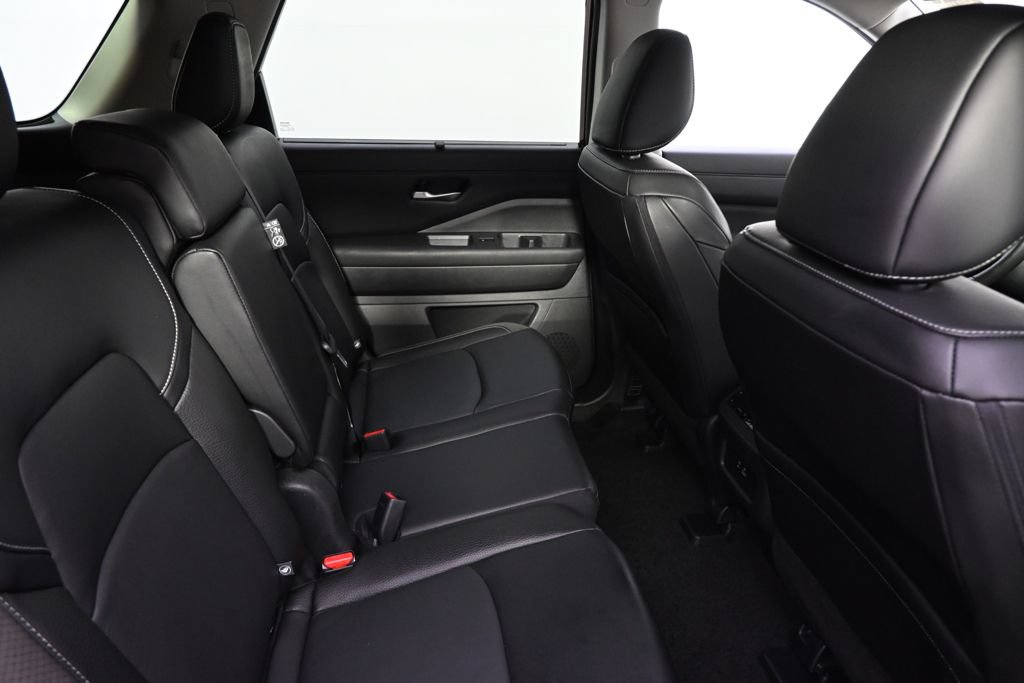 Used 2024 Nissan Pathfinder SL AWD/4WD image 18