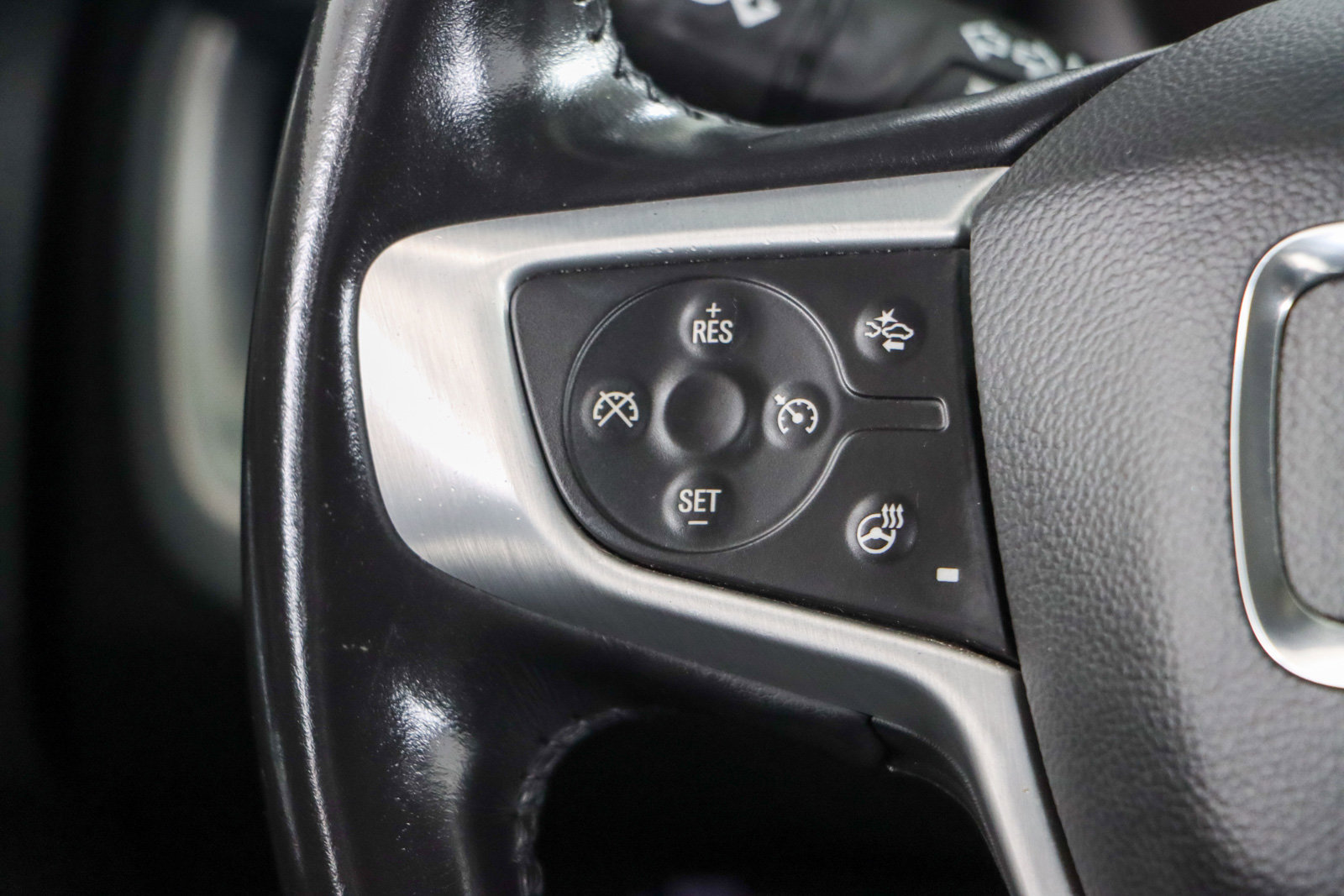 Used 2022 GMC Terrain SLT image 13