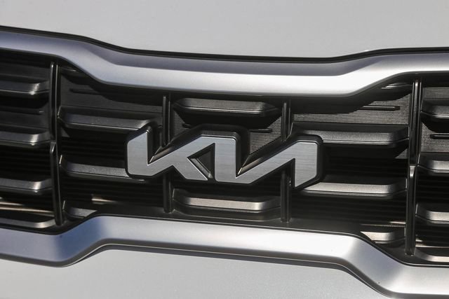 Used 2023 Kia Telluride S image 7