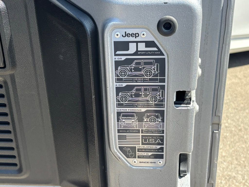 Used 2021 Jeep Wrangler Unlimited Sahara AWD/4WD image 24