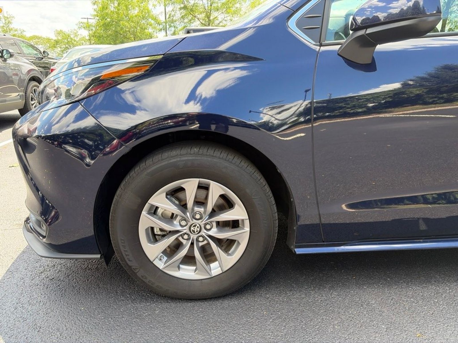 Used 2024 Toyota Sienna LE AWD/4WD image 11
