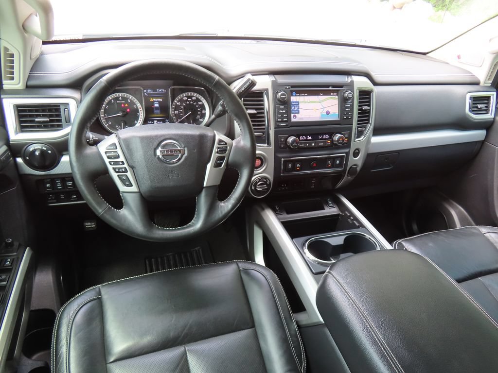 Used 2017 Nissan Titan PRO-4X w/ Pro-4x Convenience Package AWD/4WD image 4