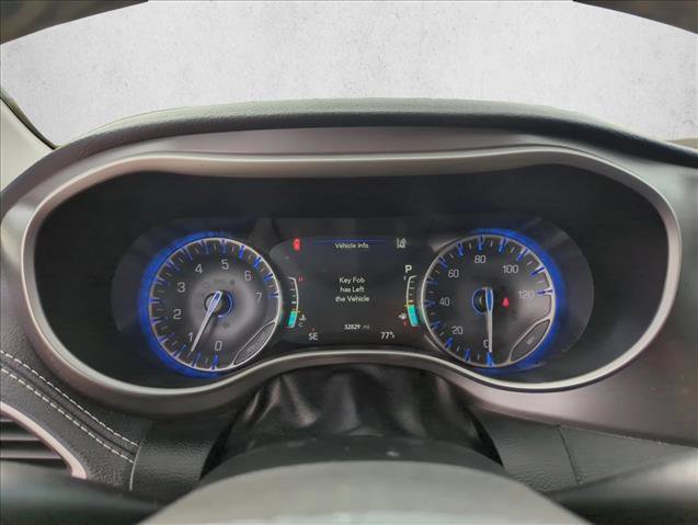 Used 2023 Chrysler Pacifica Touring-L FWD image 10