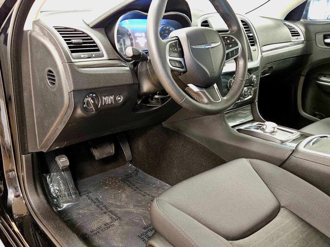 Used 2020 Chrysler 300 Touring w/ Sport Appearance Package image 11