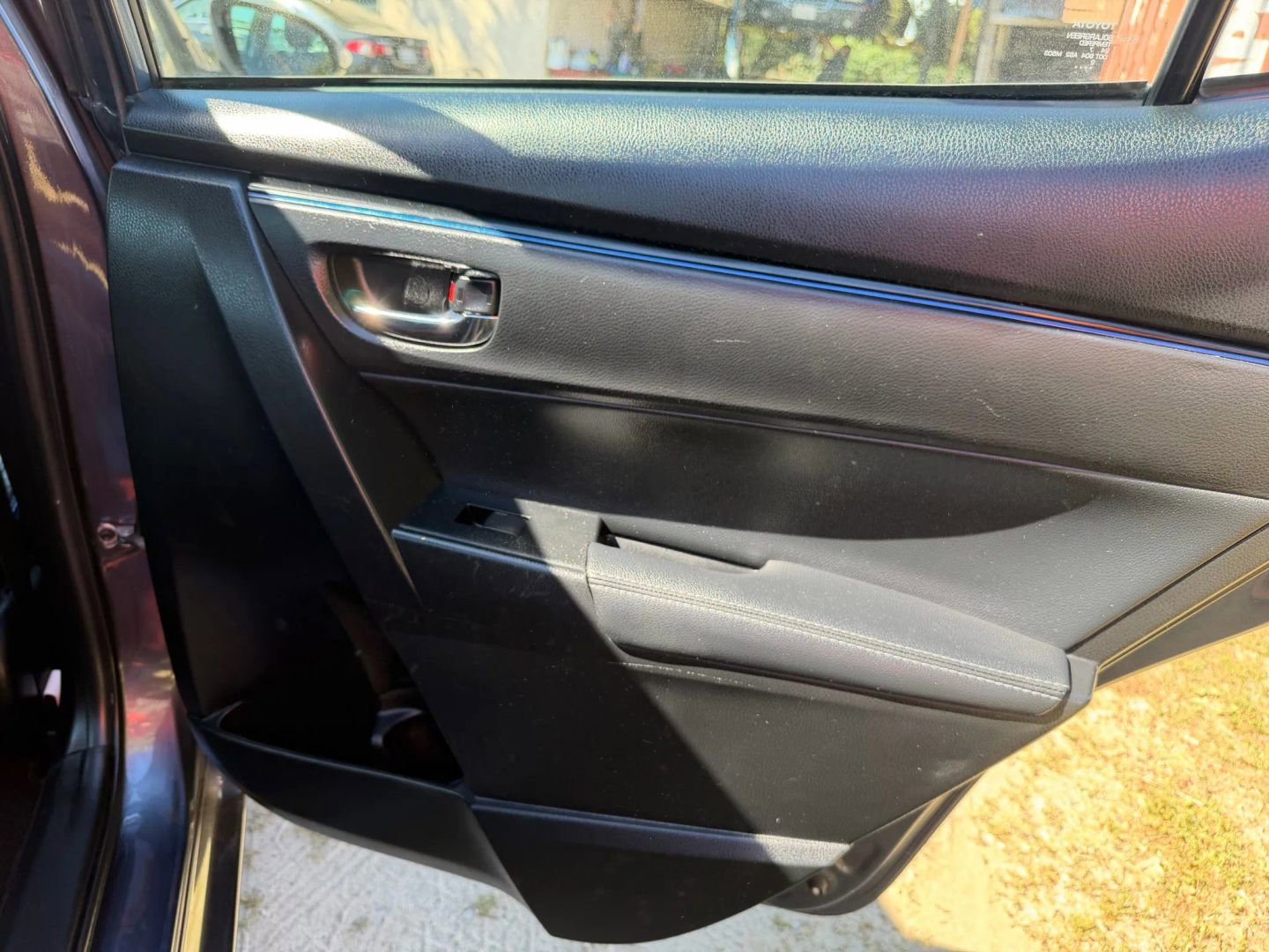 Used 2017 Toyota Corolla SE w/ SE Premium Package FWD image 16