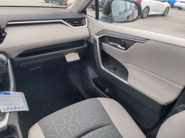Used 2021 Toyota RAV4 XLE image 17