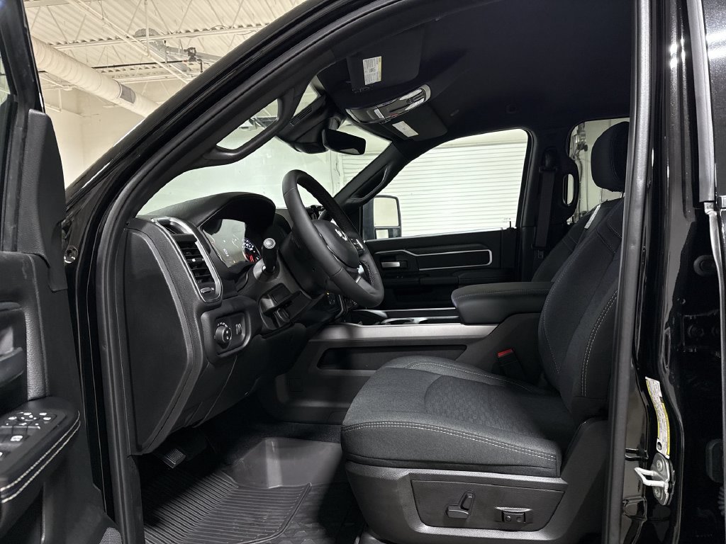 New 2026 RAM 3500 Big Horn AWD/4WD image 20