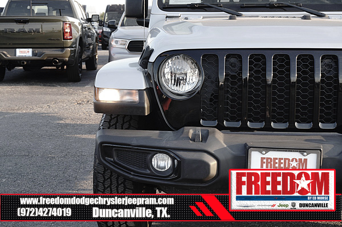 Used 2023 Jeep Gladiator Sport AWD/4WD image 41