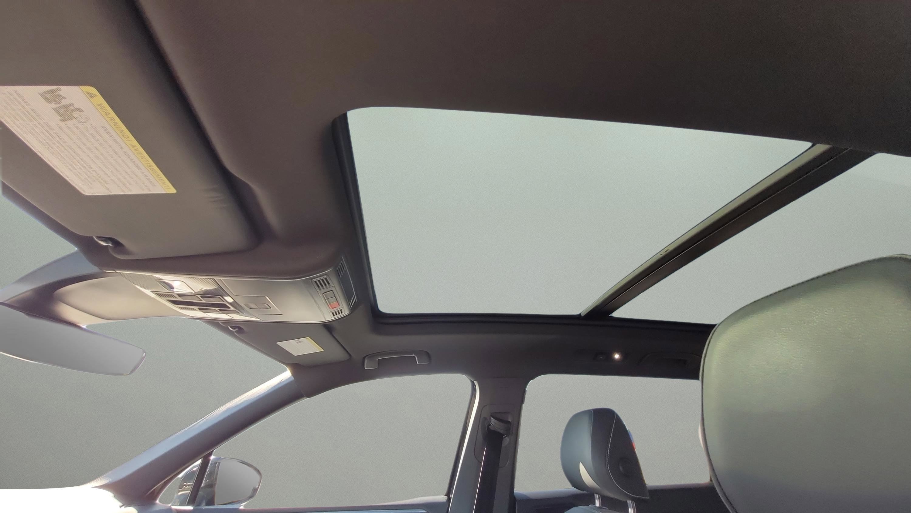 Used 2024 Volkswagen Tiguan SEL R-Line image 25