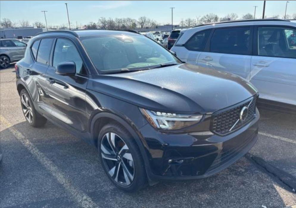 Used 2023 Volvo XC40 B5 Plus w/ Driver Assist Package image 18