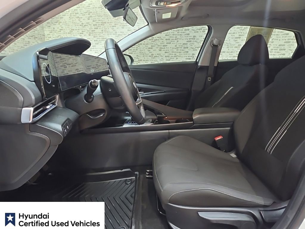 Used 2025 Hyundai Elantra SEL FWD image 23
