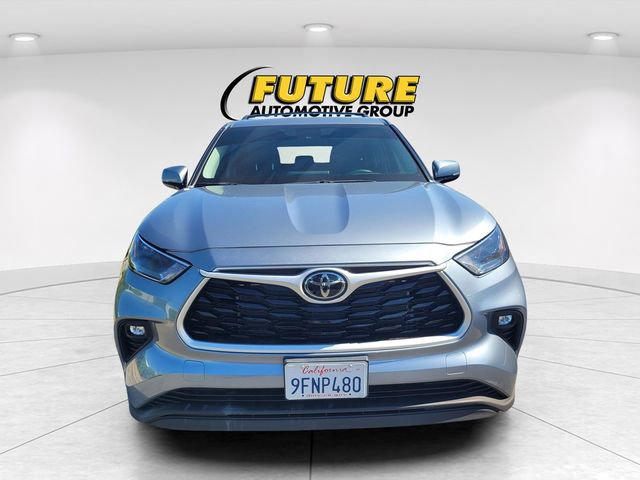 Used 2023 Toyota Highlander LE image 2