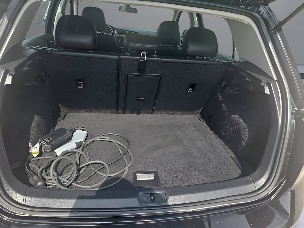 Used 2018 Volkswagen e-Golf SEL FWD image 15