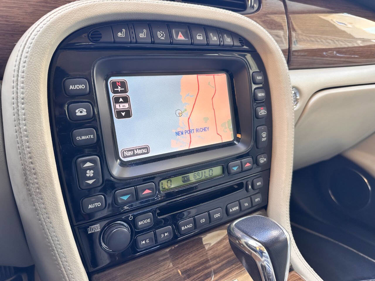 Used 2009 Jaguar XJ Vanden Plas Super V8 Portfolio image 16