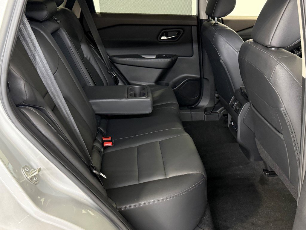 Used 2023 Nissan Rogue SL w/ SL Premium Package image 14