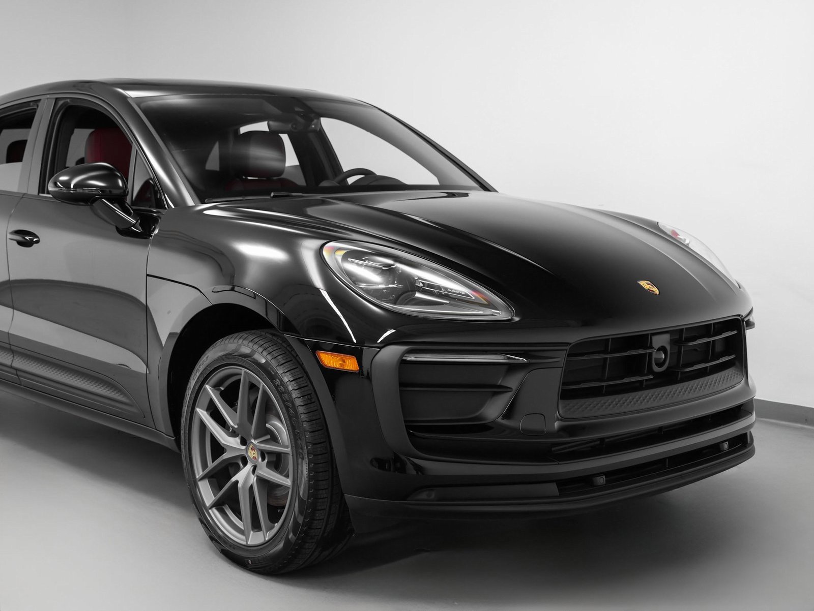 Used 2025 Porsche Macan image 9