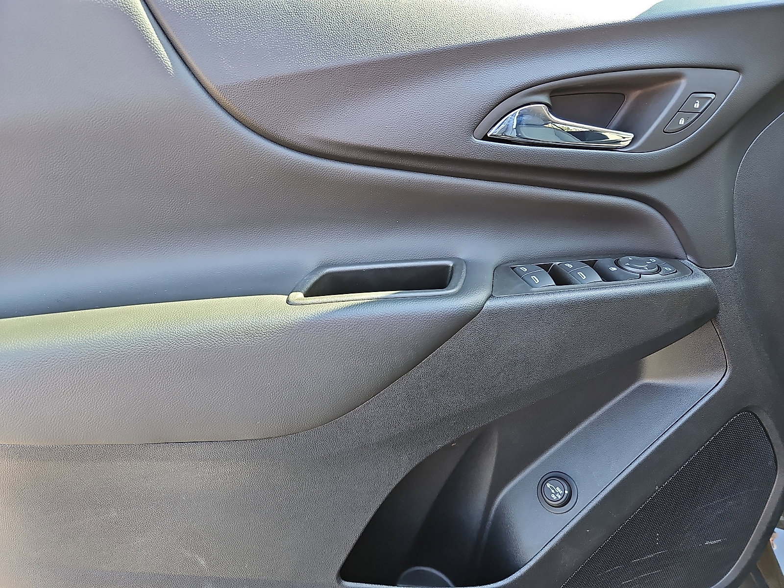 Used 2023 Chevrolet Equinox LT image 12