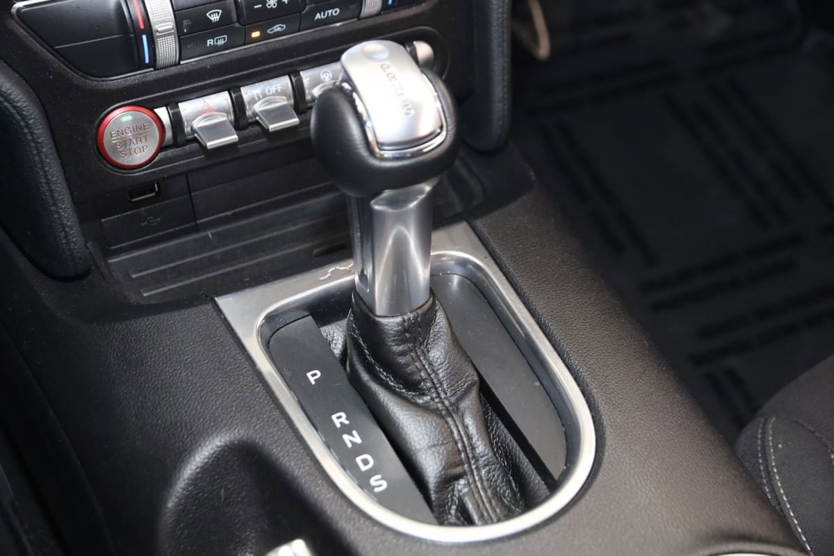 Used 2020 Ford Mustang Convertible RWD image 7
