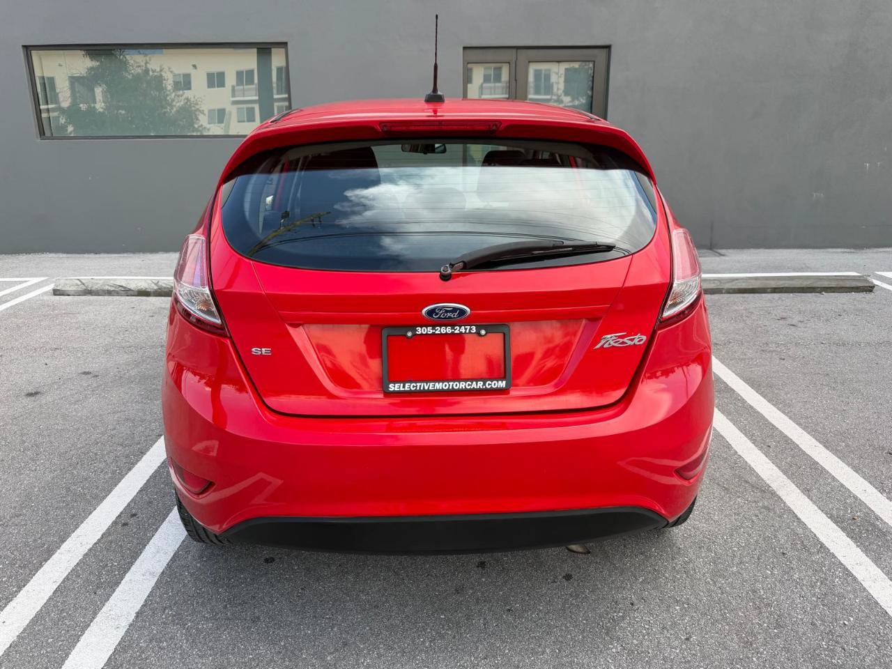 Used 2015 Ford Fiesta SE FWD image 4