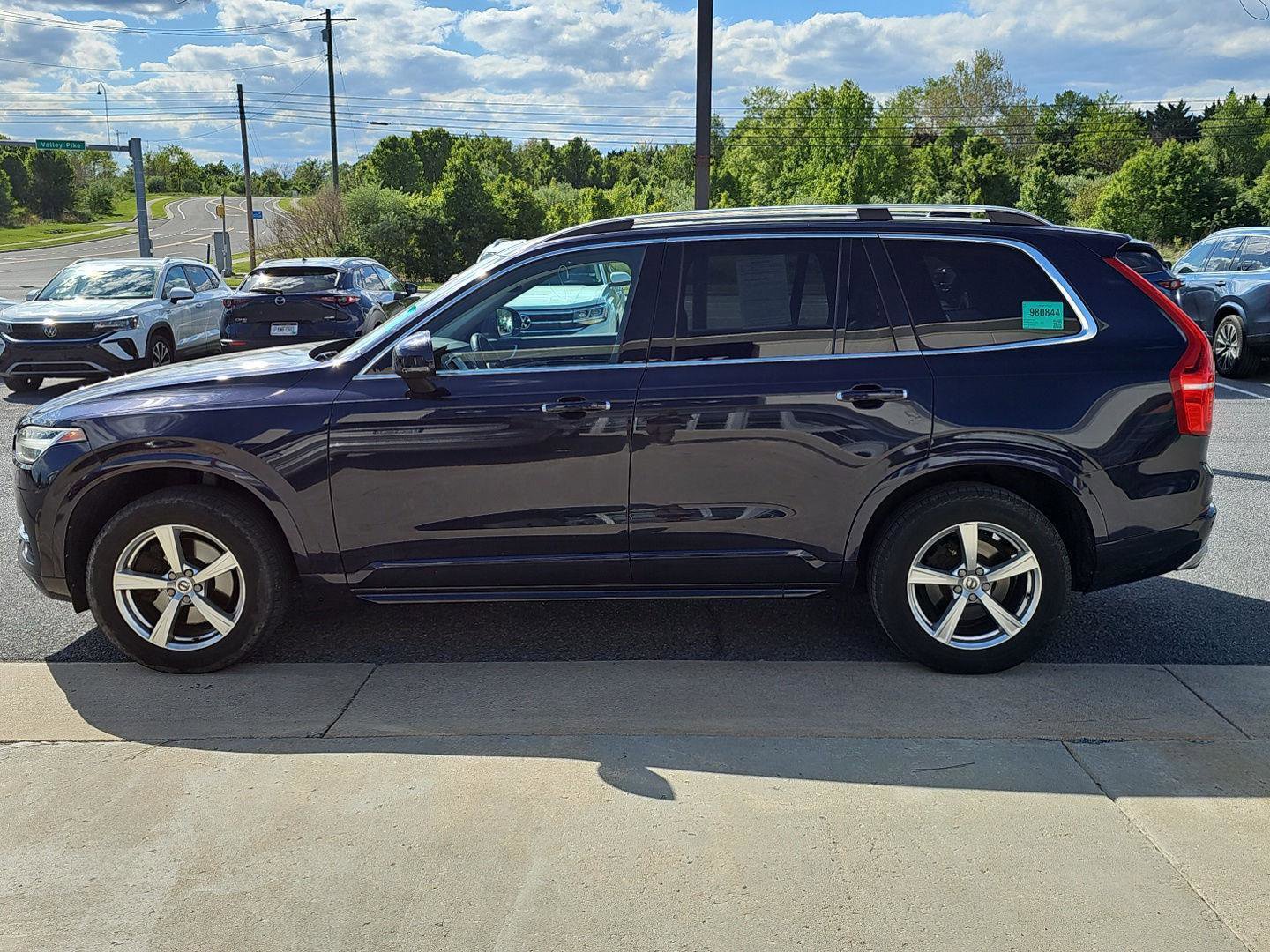 Used 2017 Volvo XC90 T5 Momentum w/ Vision Package AWD/4WD image 3