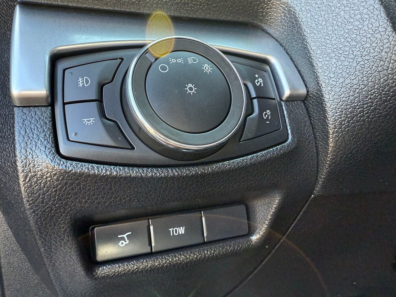 Used 2018 Ford Explorer Sport AWD/4WD image 25