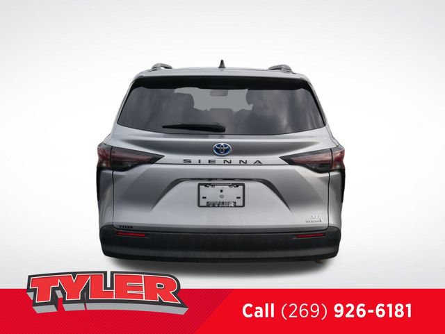 Used 2024 Toyota Sienna XLE FWD image 7