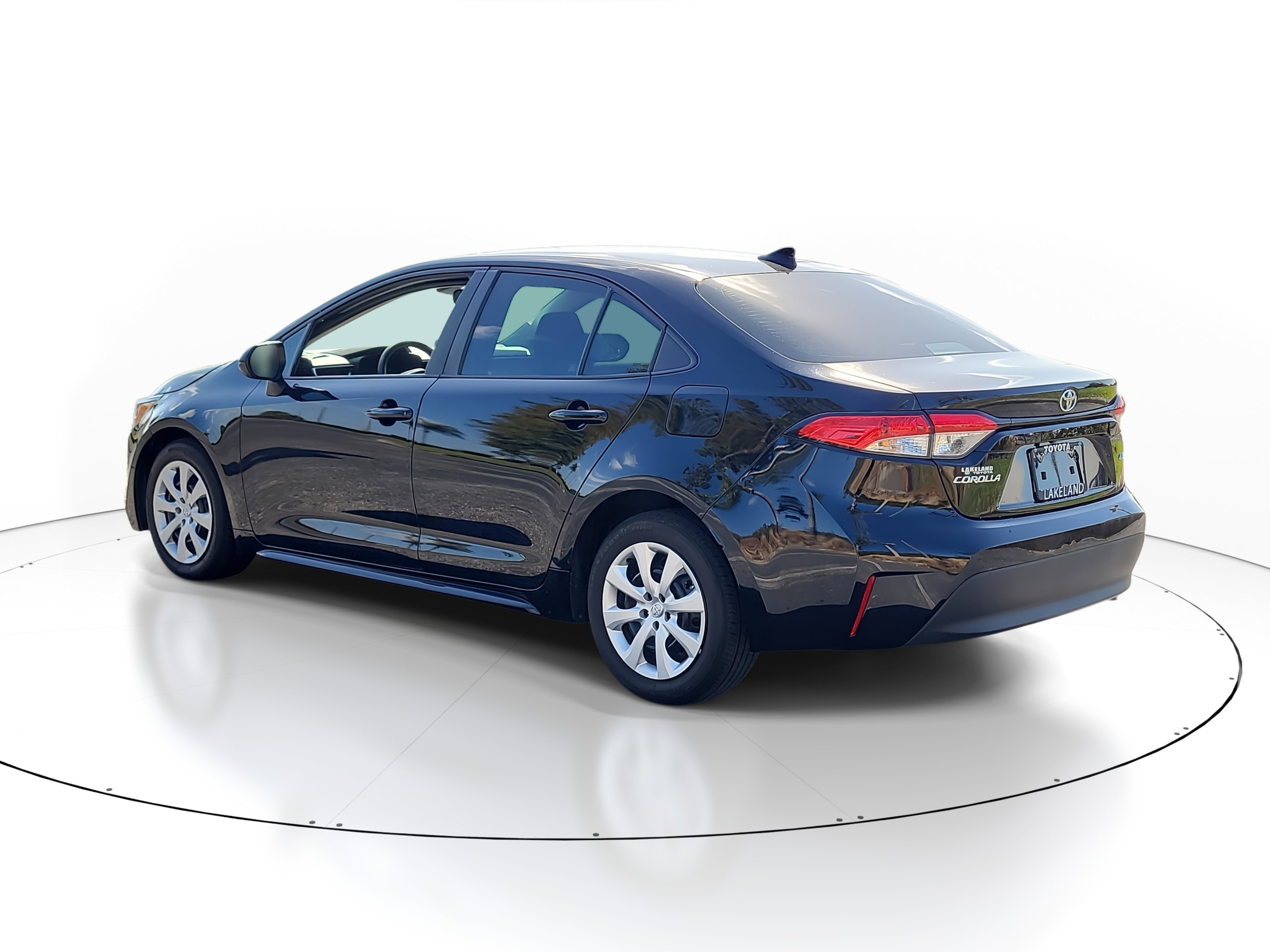 Used 2024 Toyota Corolla LE image 5