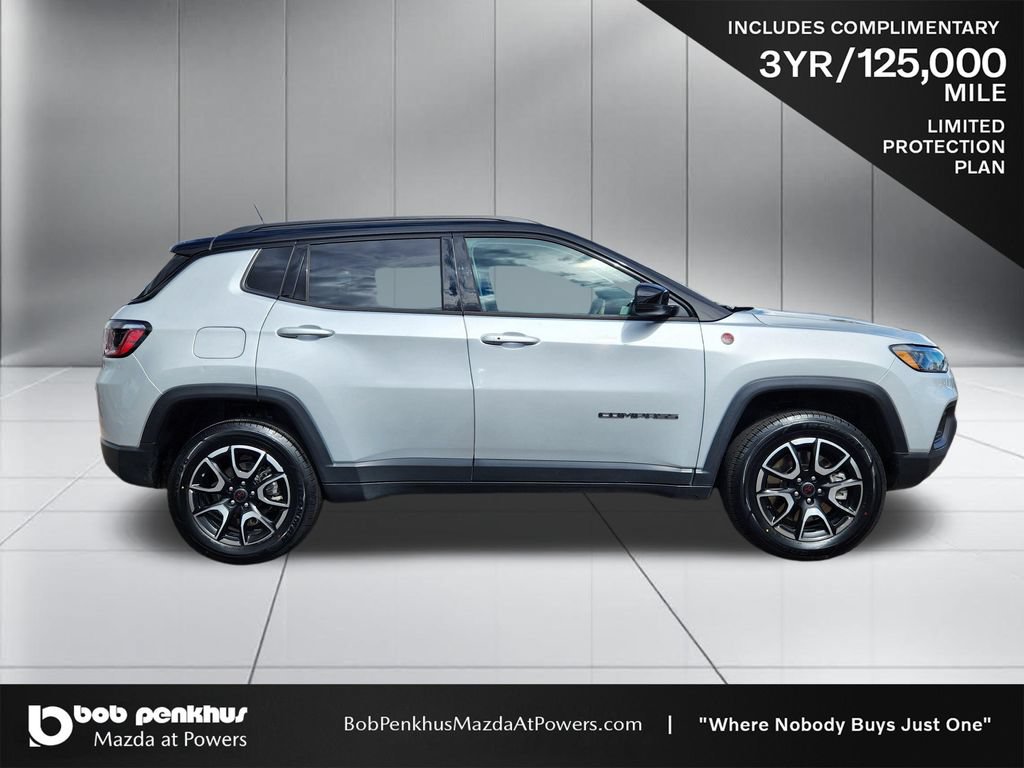 Used 2025 Jeep Compass Trailhawk AWD/4WD image 24