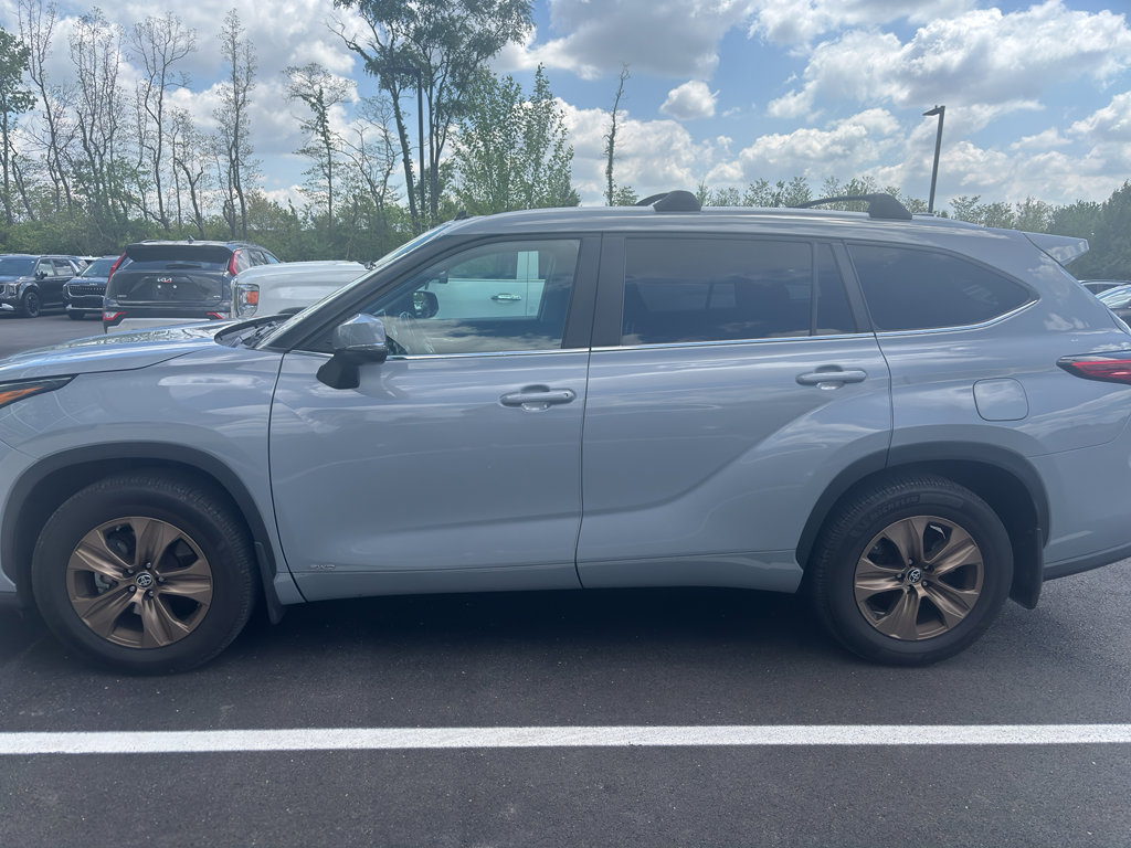 Used 2023 Toyota Highlander Bronze Edition AWD/4WD image 3