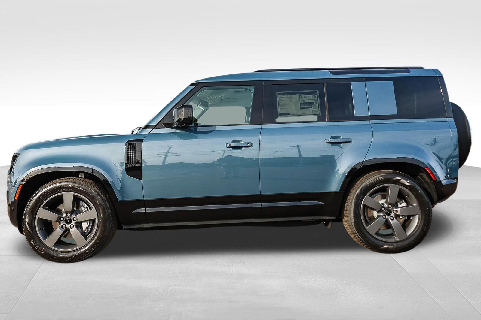 New 2026 Land Rover Defender 110 X-Dynamic SE image 8