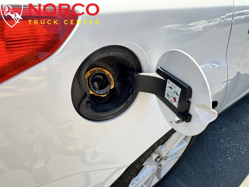 Used 2015 Ford Focus SE FWD image 12
