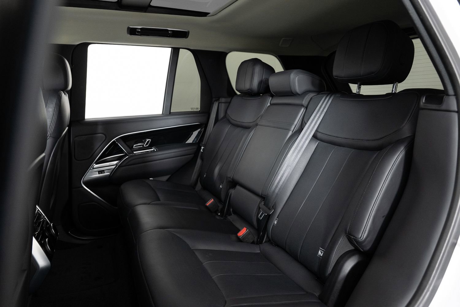 Used 2022 Land Rover Range Rover SE image 17