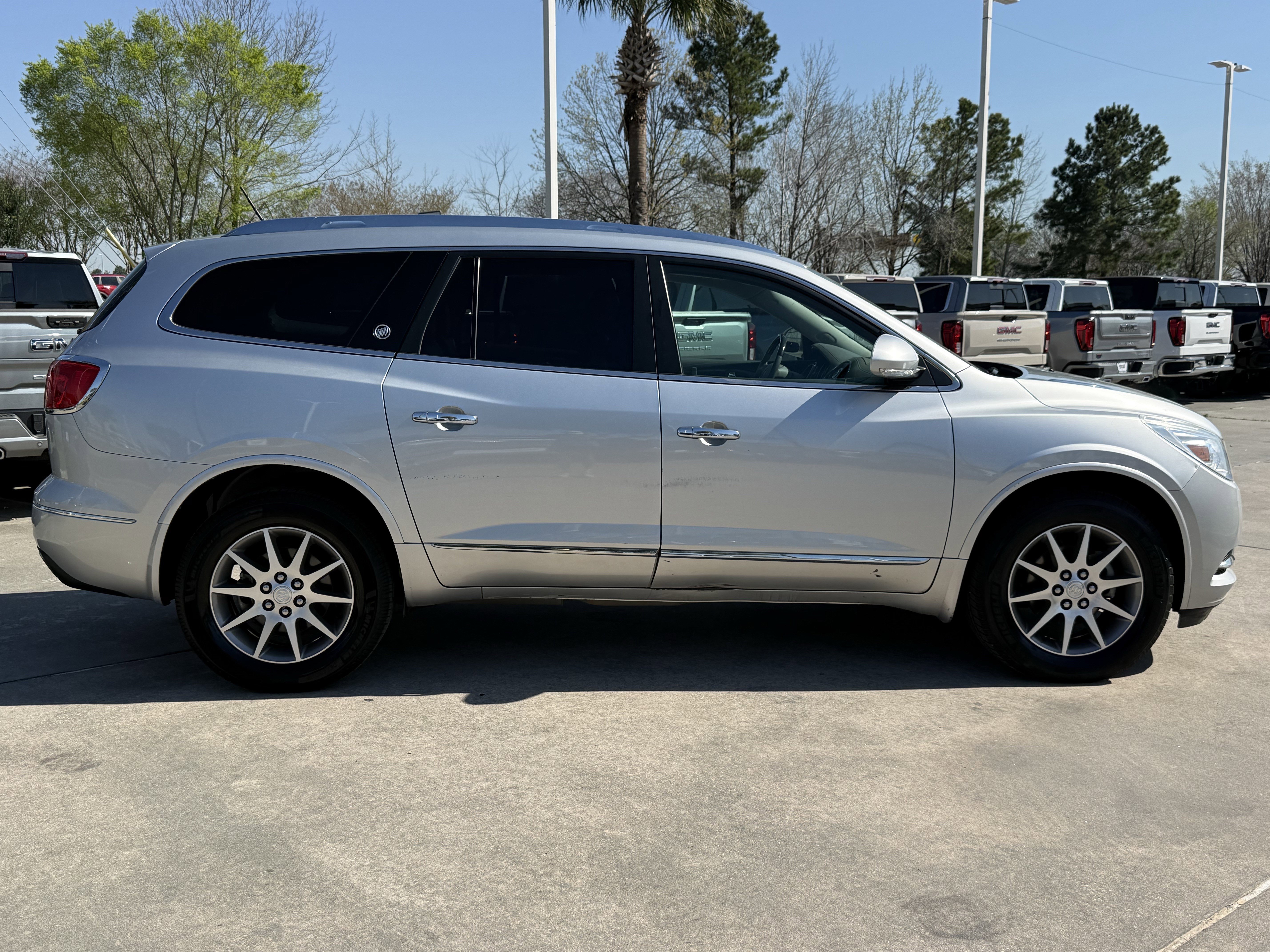 Used 2015 Buick Enclave Leather image 3