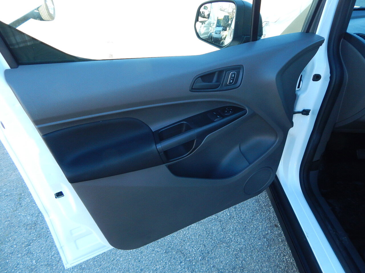 Used 2020 Ford Transit Connect XL image 18