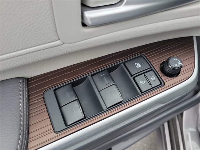 Used 2022 Toyota Sienna XLE image 21