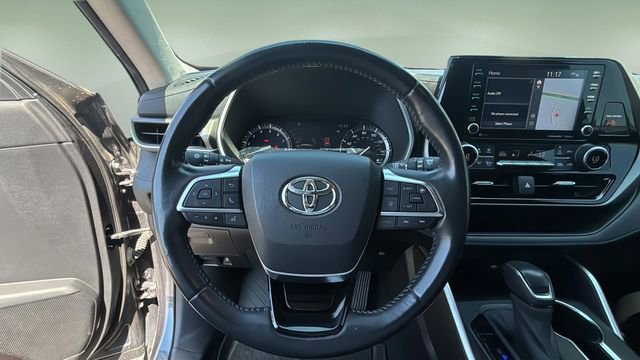Used 2020 Toyota Highlander XLE AWD/4WD image 11