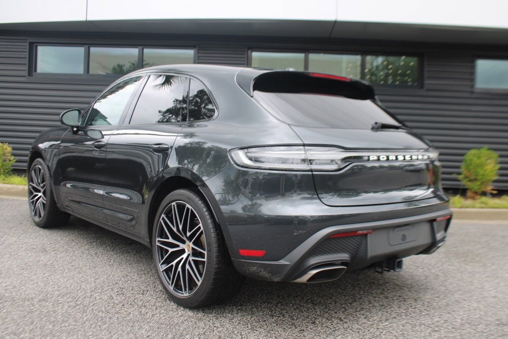 Used 2025 Porsche Macan image 3