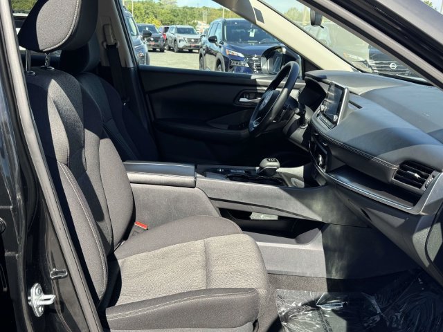 Used 2024 Nissan Rogue SV FWD image 11