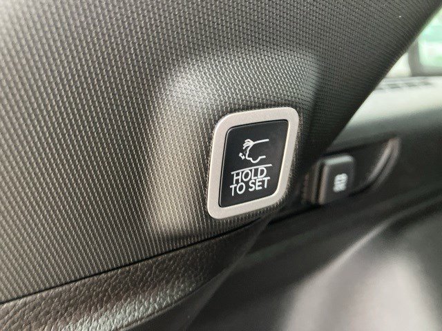 Certified 2025 Jeep Grand Cherokee Limited w/ Luxury Tech Group II image 26