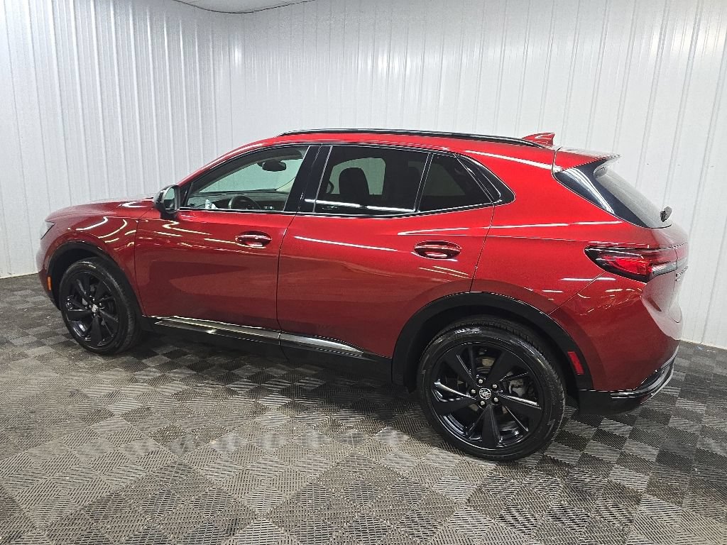 Used 2022 Buick Envision Essence w/ Sport Touring Package AWD/4WD image 4