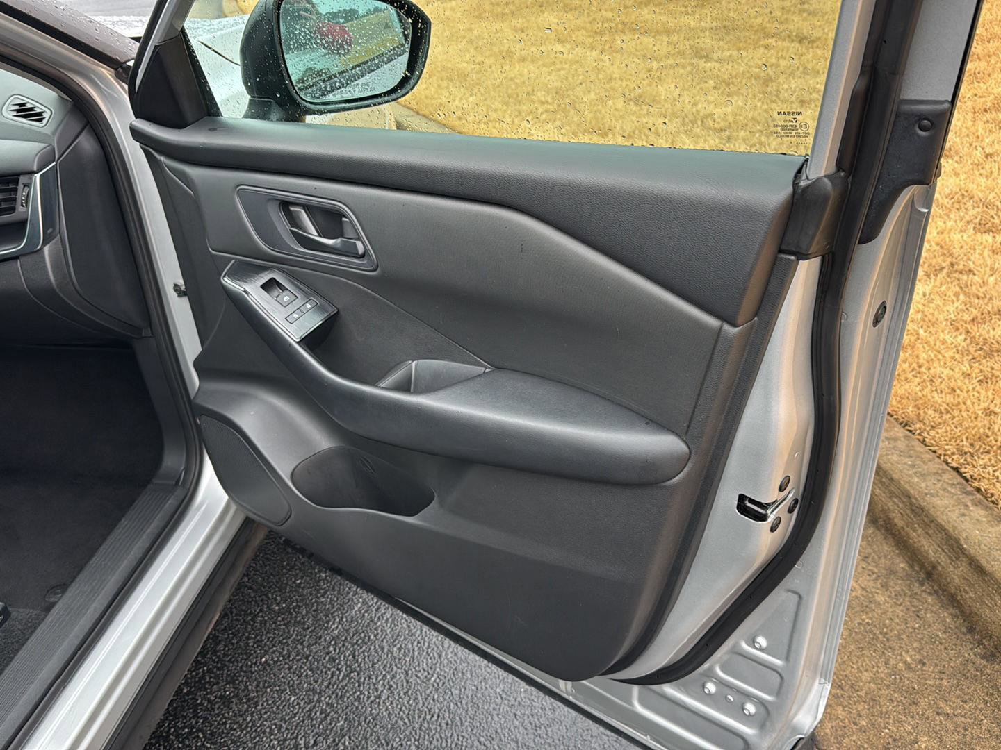 Used 2024 Nissan Rogue S image 12