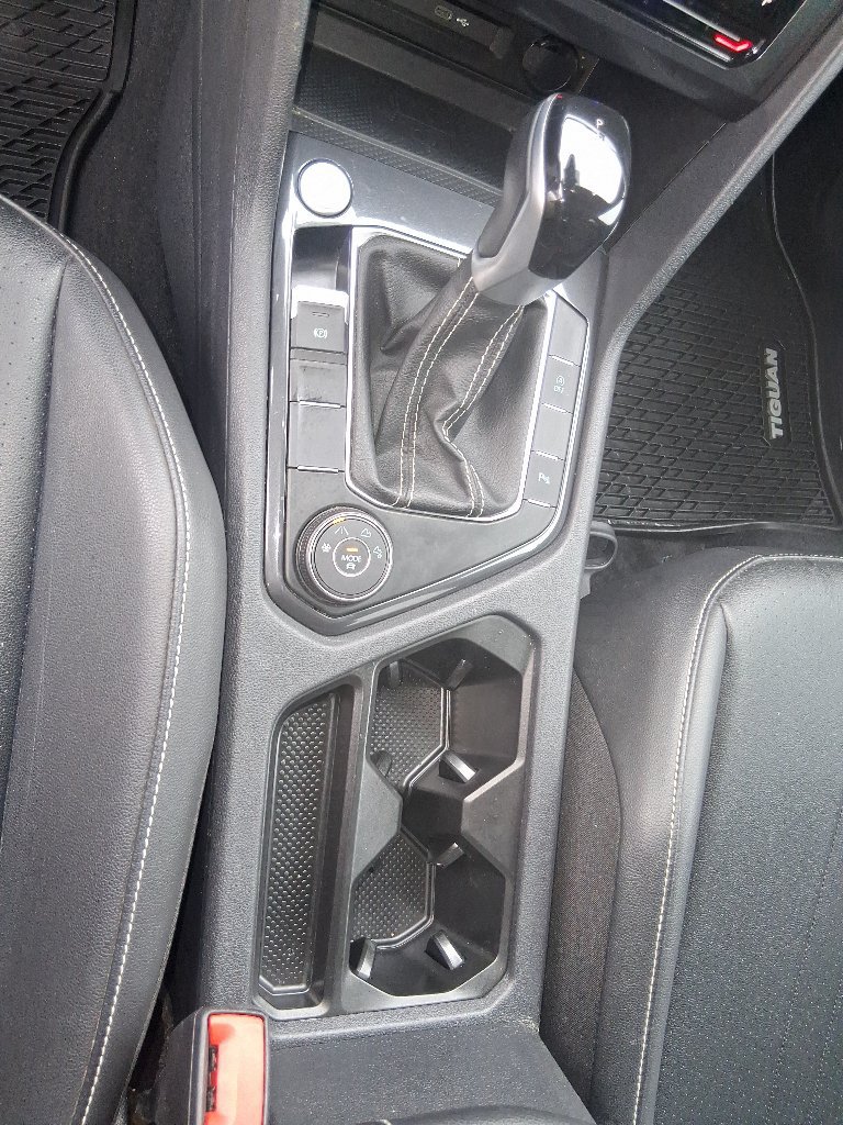 Used 2024 Volkswagen Tiguan SE R-Line AWD/4WD image 16