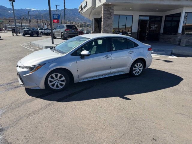Used 2023 Toyota Corolla LE FWD image 4