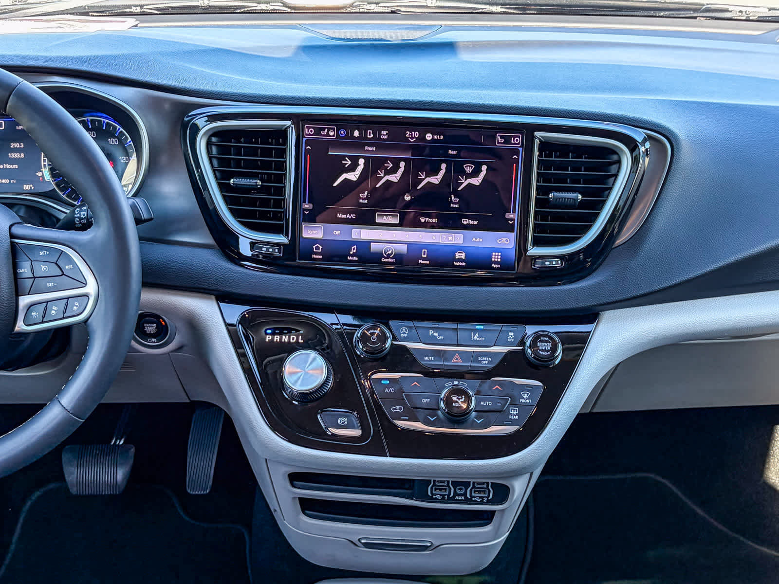 Used 2024 Chrysler Pacifica Touring-L image 12