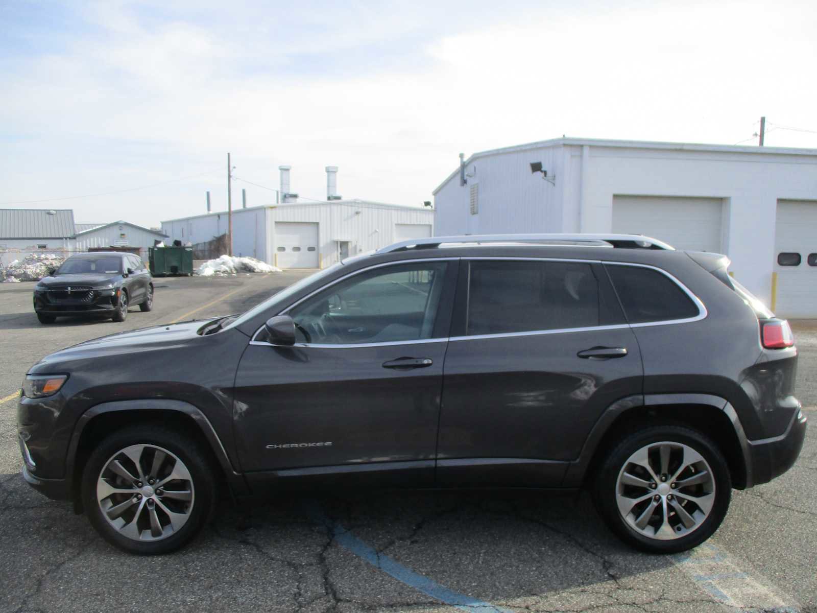 Used 2019 Jeep Cherokee Overland w/ Technology Group image 3