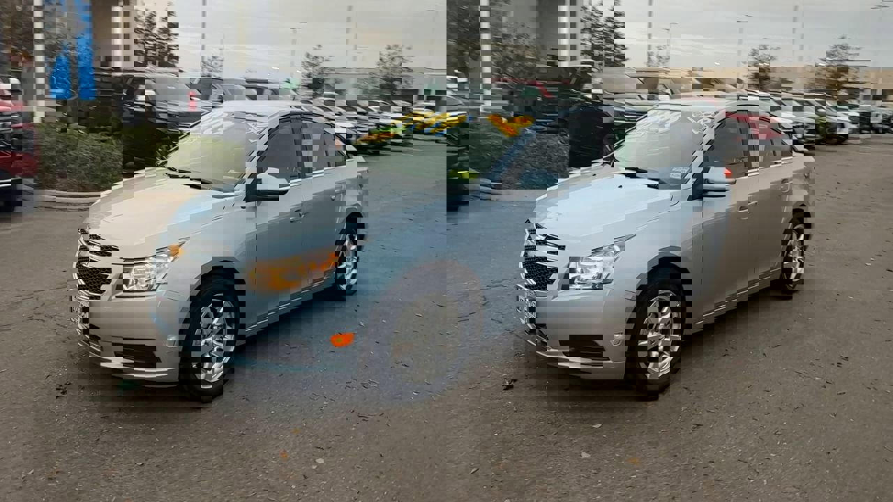 Used 2011 Chevrolet Cruze LT image 3