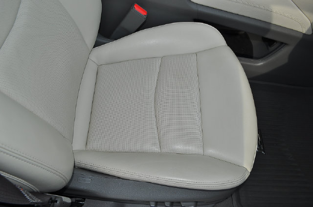 Used 2025 Cadillac XT6 Premium Luxury w/ LPO, Floor Liner Package AWD/4WD image 23