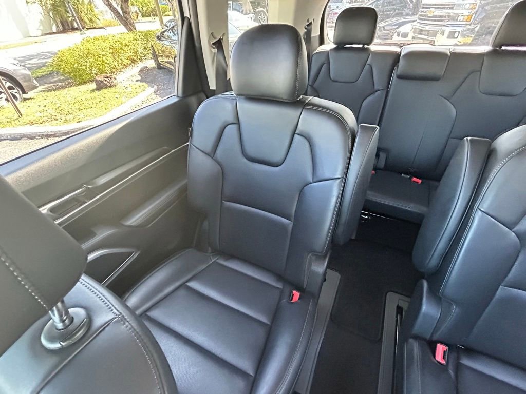 Used 2024 Kia Telluride S image 12