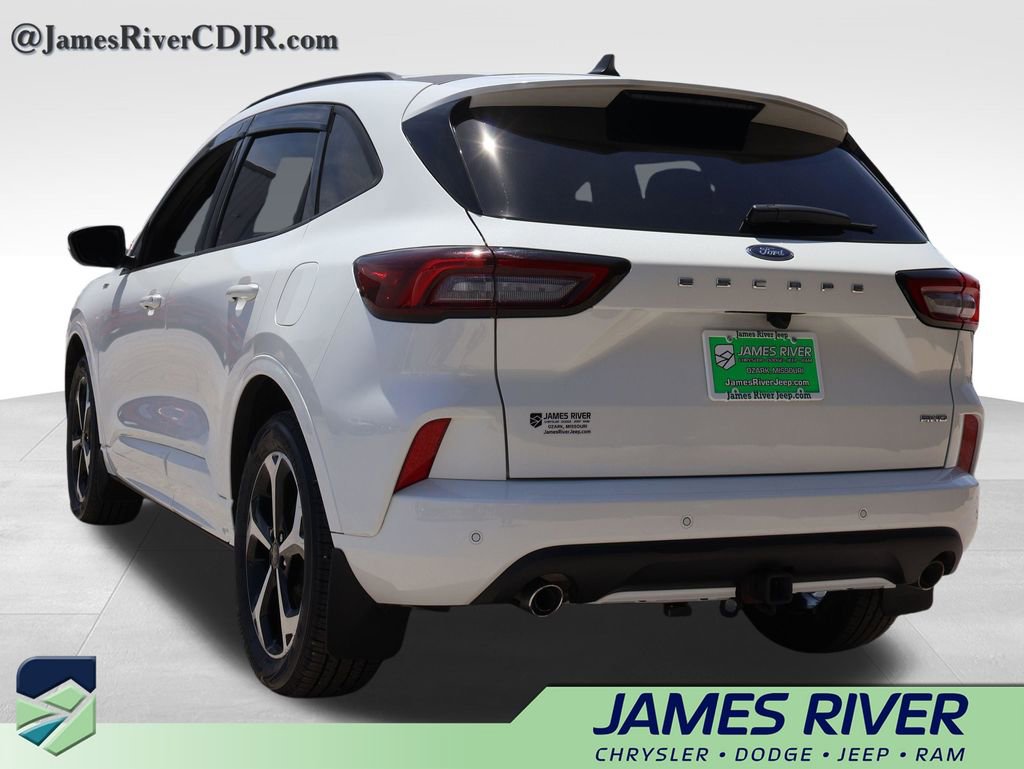 Used 2023 Ford Escape ST-Line Select w/ Tech Pack #2 AWD/4WD image 3