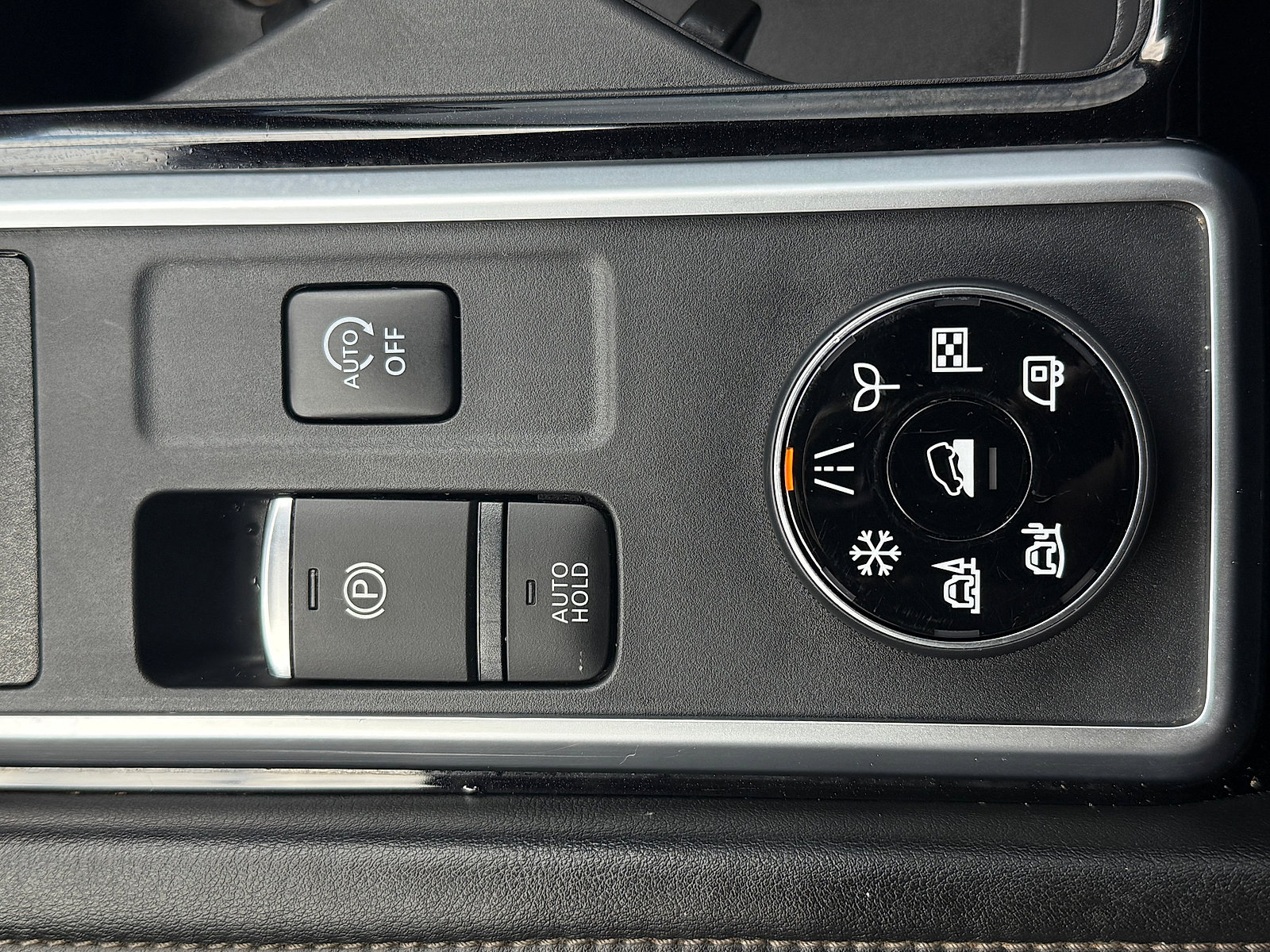 Used 2023 Nissan Pathfinder SV AWD/4WD image 17